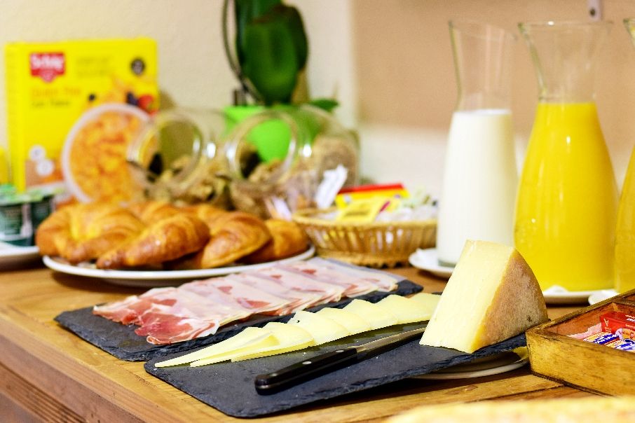 hostal-ezkaurre-restaurante-isaba-desayuno